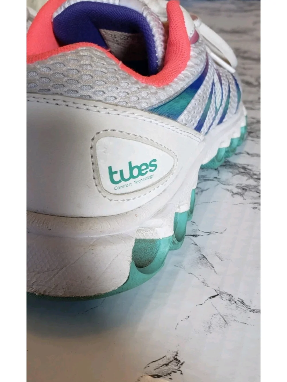 K-Swiss‎ Tubes White Mesh Sneakers with Coral & Aqua Accents. Size 7.5